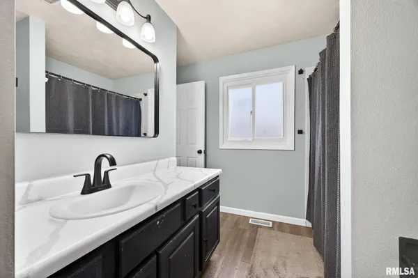 $219,000 | 15314 North Von Achen Drive, Chillicothe, IL 61523