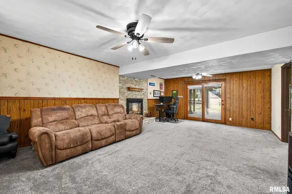 $219,000 | 15314 North Von Achen Drive, Chillicothe, IL 61523