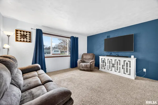 $219,000 | 15314 North Von Achen Drive, Chillicothe, IL 61523