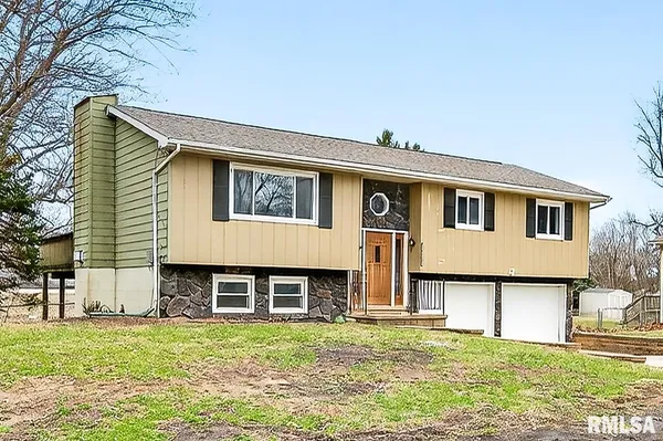 $219,000 | 15314 North Von Achen Drive, Chillicothe, IL 61523