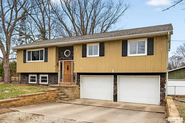 $219,000 | 15314 North Von Achen Drive, Chillicothe, IL 61523