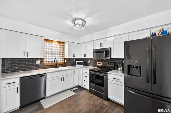 $219,000 | 15314 North Von Achen Drive, Chillicothe, IL 61523