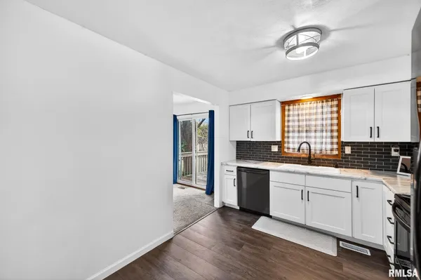 $219,000 | 15314 North Von Achen Drive, Chillicothe, IL 61523