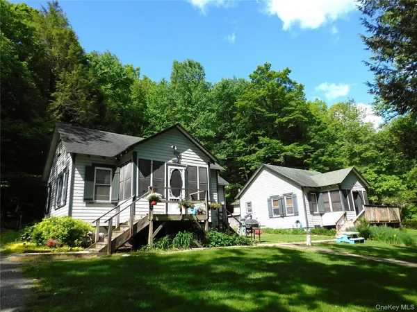 $299,000 | 18-20 Church Road, Mountain Dale, NY 12763