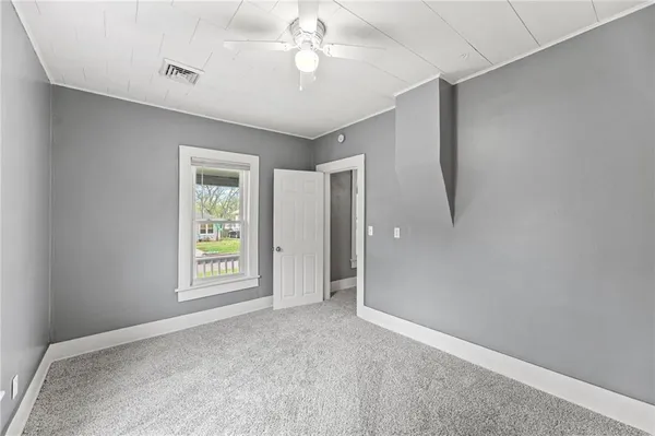 $247,500 | 304 East Shawnee Street, Paola, KS 66071
