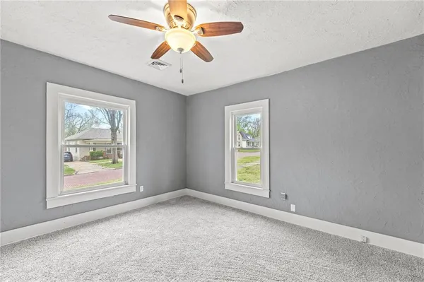 $247,500 | 304 East Shawnee Street, Paola, KS 66071