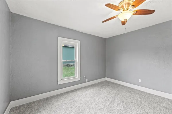 $247,500 | 304 East Shawnee Street, Paola, KS 66071