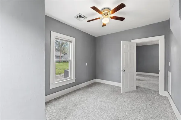 $247,500 | 304 East Shawnee Street, Paola, KS 66071