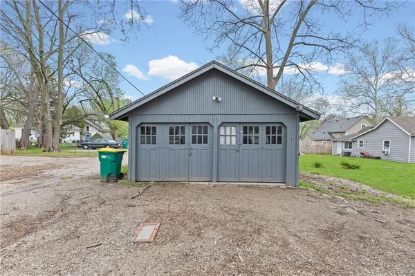 $247,500 | 304 East Shawnee Street, Paola, KS 66071