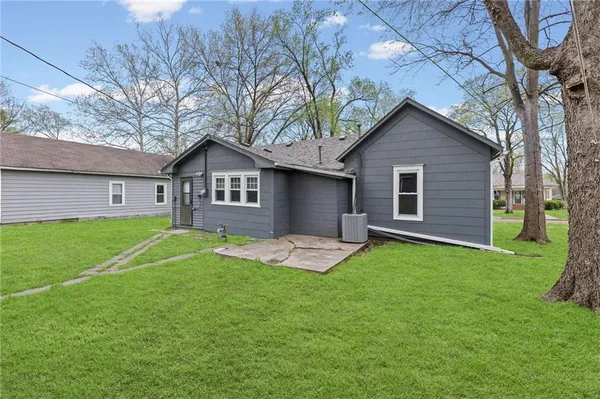 $247,500 | 304 East Shawnee Street, Paola, KS 66071