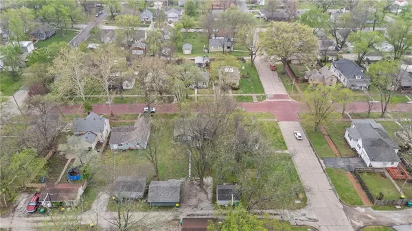 $247,500 | 304 East Shawnee Street, Paola, KS 66071