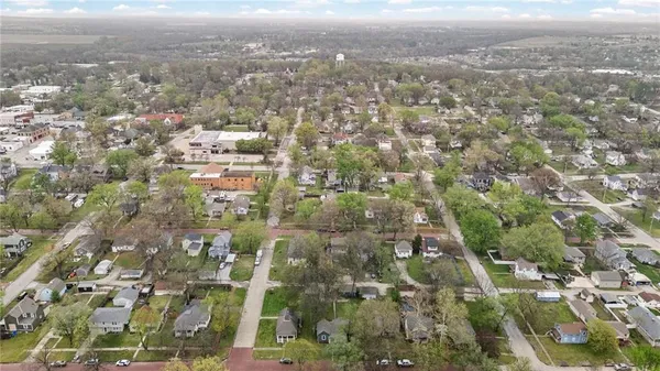 $247,500 | 304 East Shawnee Street, Paola, KS 66071