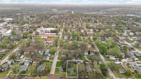 $247,500 | 304 East Shawnee Street, Paola, KS 66071