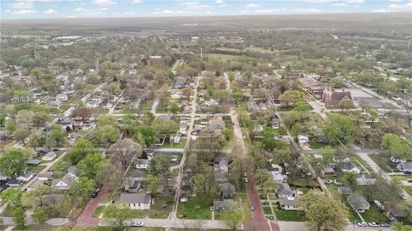 $247,500 | 304 East Shawnee Street, Paola, KS 66071
