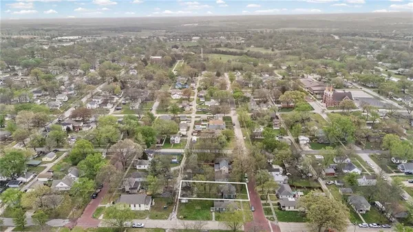 $247,500 | 304 East Shawnee Street, Paola, KS 66071