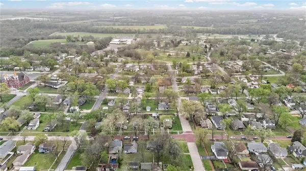 $247,500 | 304 East Shawnee Street, Paola, KS 66071