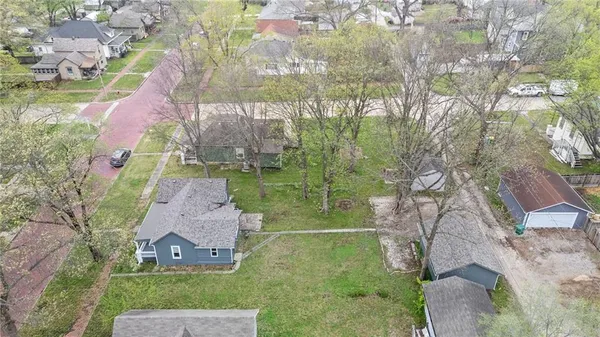 $247,500 | 304 East Shawnee Street, Paola, KS 66071