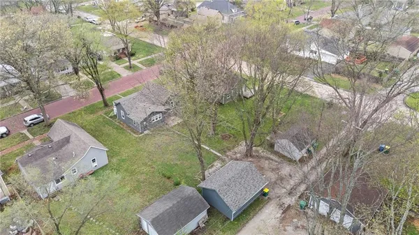 $247,500 | 304 East Shawnee Street, Paola, KS 66071