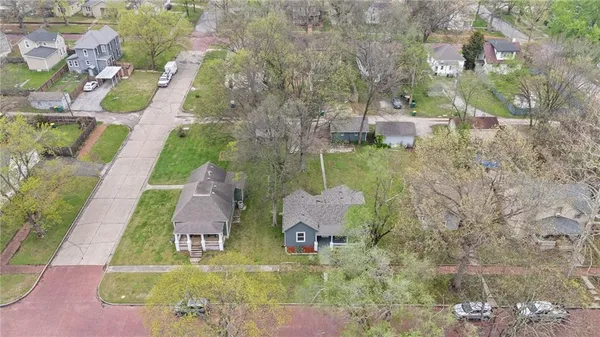 $247,500 | 304 East Shawnee Street, Paola, KS 66071
