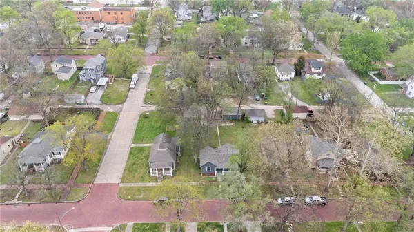 $247,500 | 304 East Shawnee Street, Paola, KS 66071