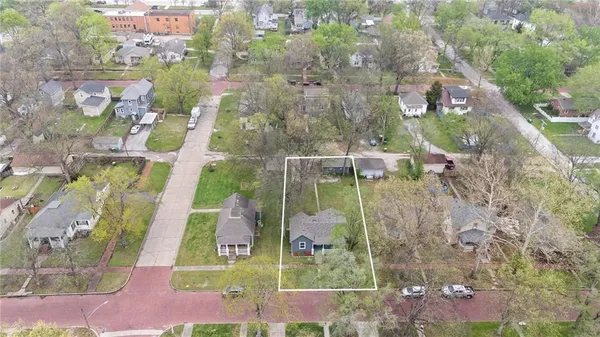 $247,500 | 304 East Shawnee Street, Paola, KS 66071