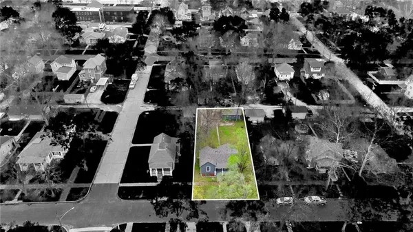 $247,500 | 304 East Shawnee Street, Paola, KS 66071