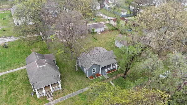 $247,500 | 304 East Shawnee Street, Paola, KS 66071