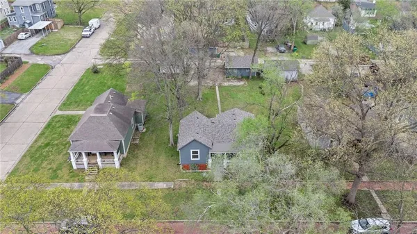 $247,500 | 304 East Shawnee Street, Paola, KS 66071