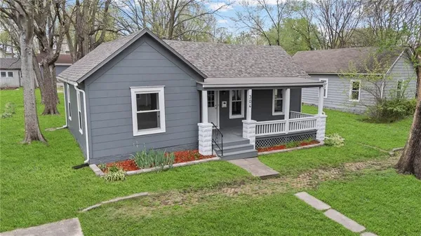 $247,500 | 304 East Shawnee Street, Paola, KS 66071