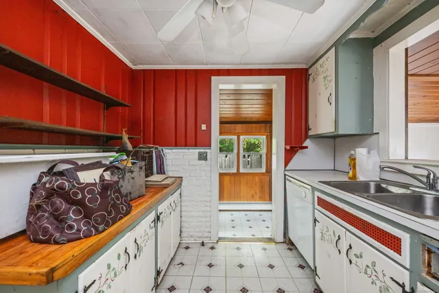 $199,900 | 218 Griffin Road, Suffield, CT 06093