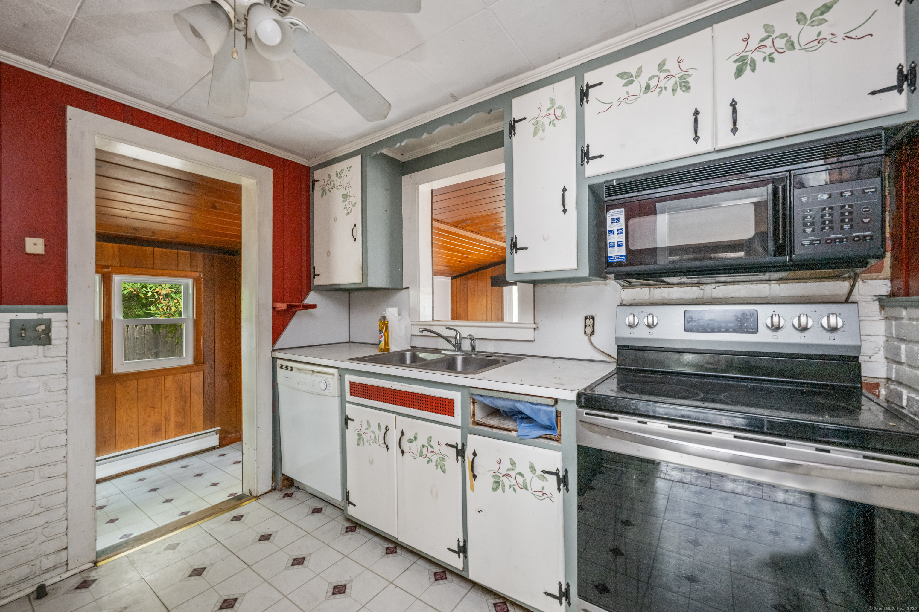 218 Griffin Road Suffield, CT 06093 - Photo 8 of 34