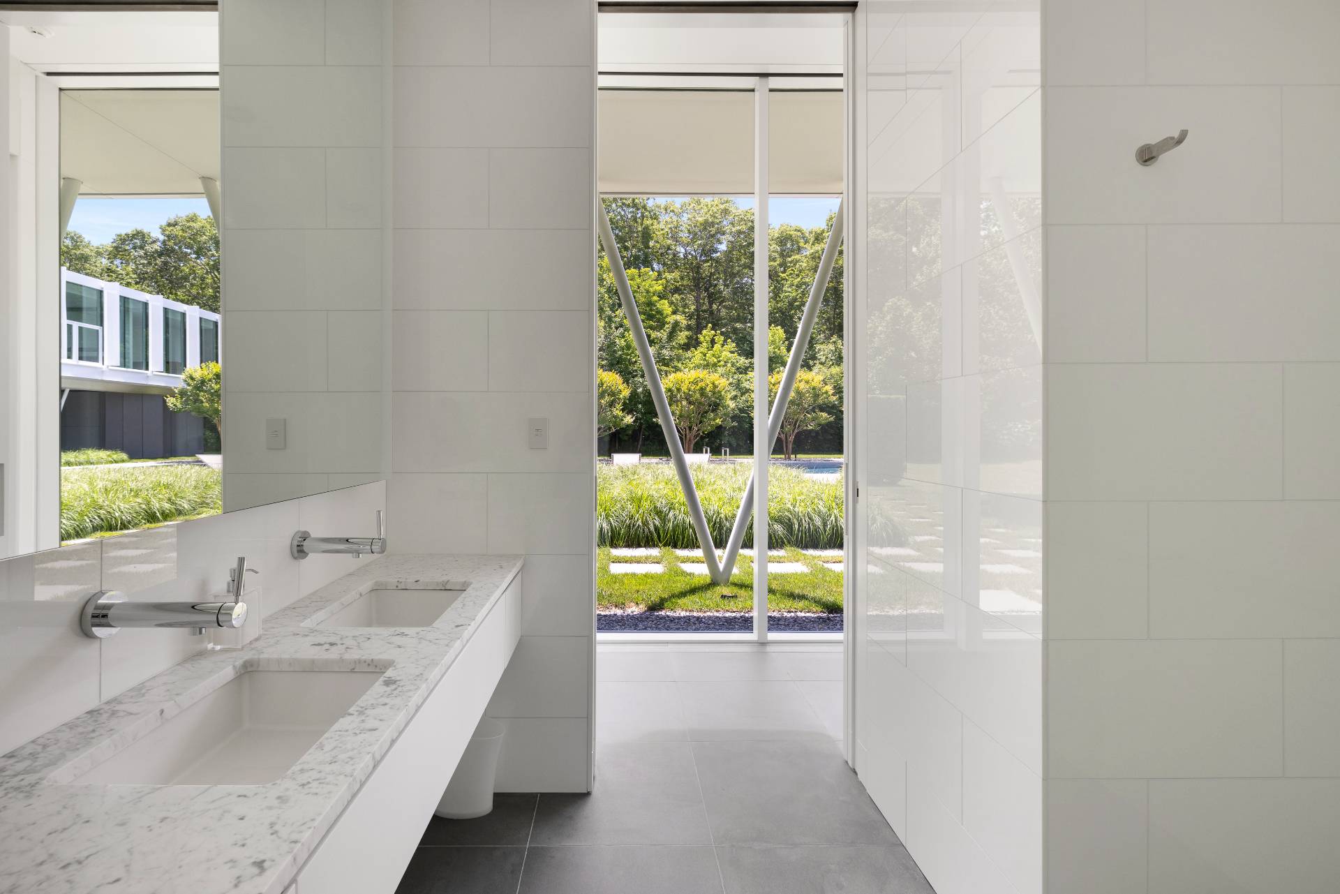 13 Terry's Trail East Hampton, NY 11937 - Photo 28 of 46 a bathroom with a tub and sink