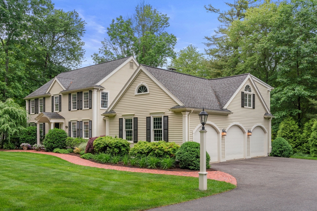 40 Bubbling Brook Road Walpole, MA 02081 - Photo 3 of 39 Gallery Image 3