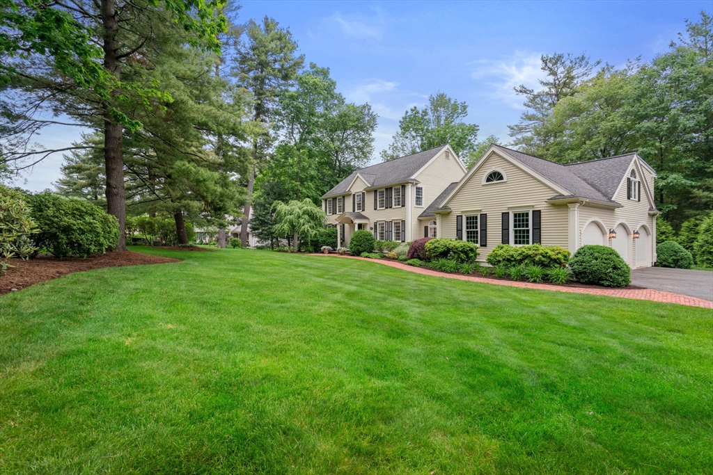 40 Bubbling Brook Road Walpole, MA 02081 - Photo 4 of 39 Gallery Image 4