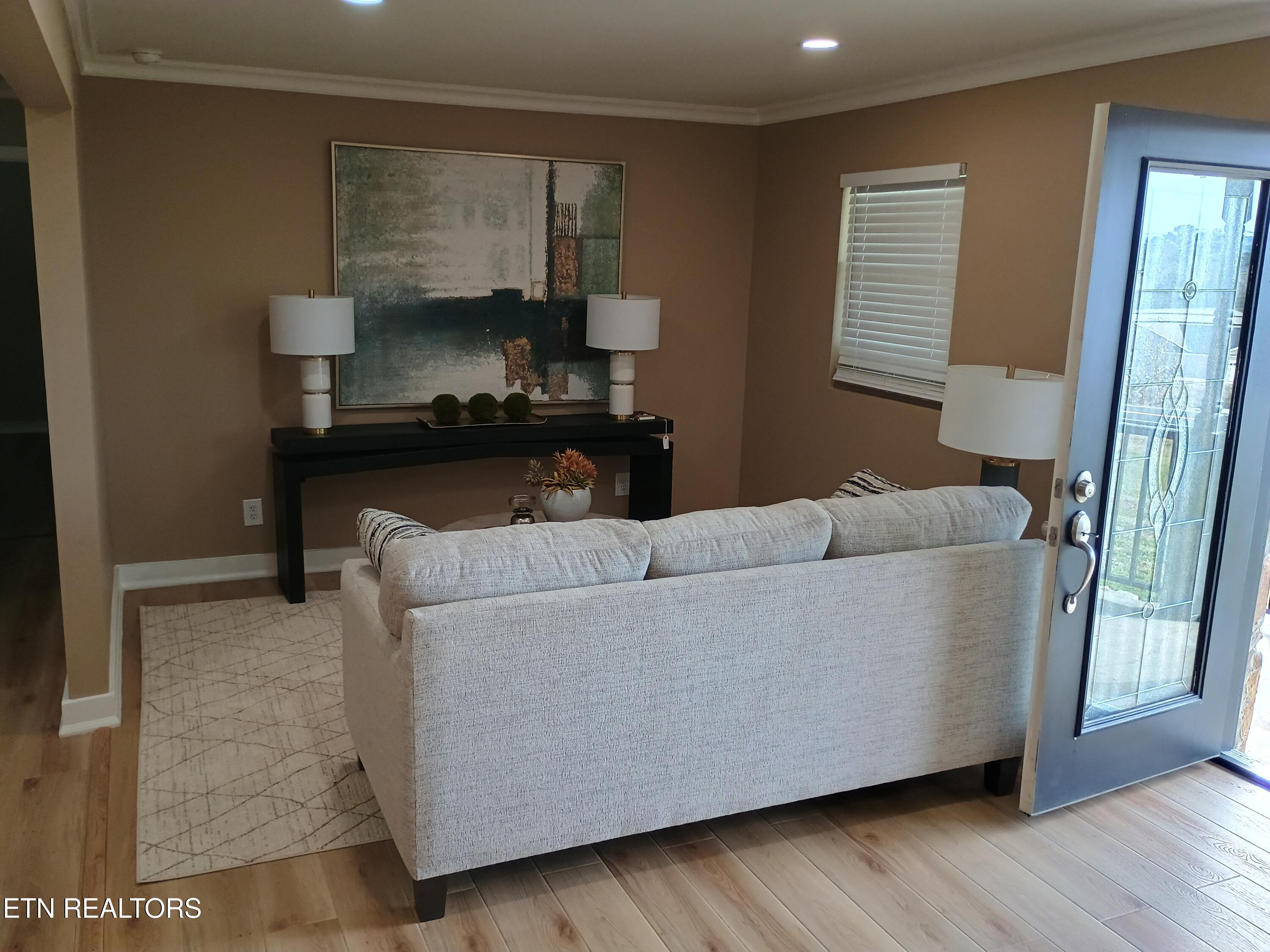 9815 East Brainerd Road Ooltewah, TN 37363 - Photo 14 of 39 Full Den on Right