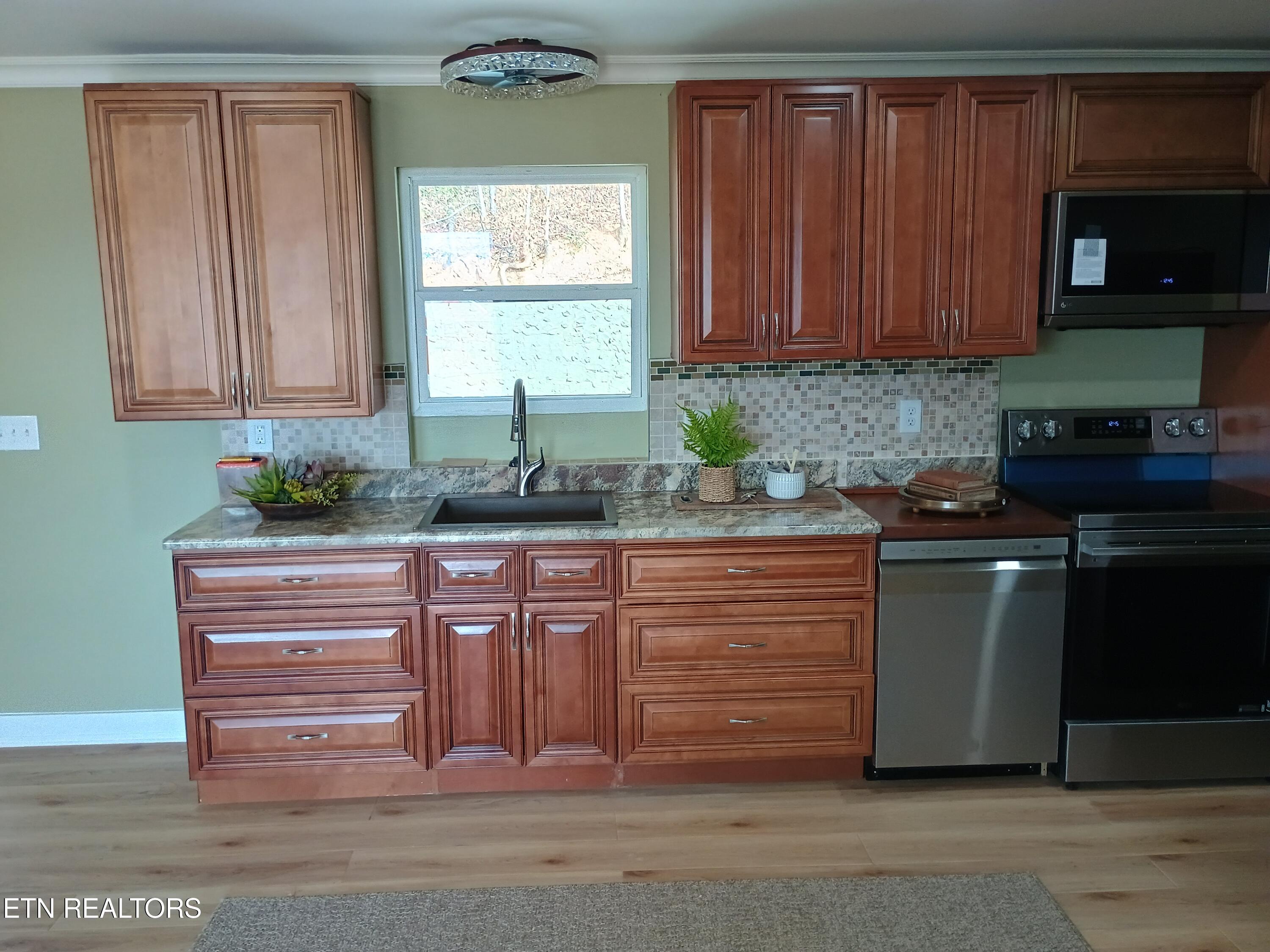 9815 East Brainerd Road Ooltewah, TN 37363 - Photo 17 of 39 Kitchen Cabs