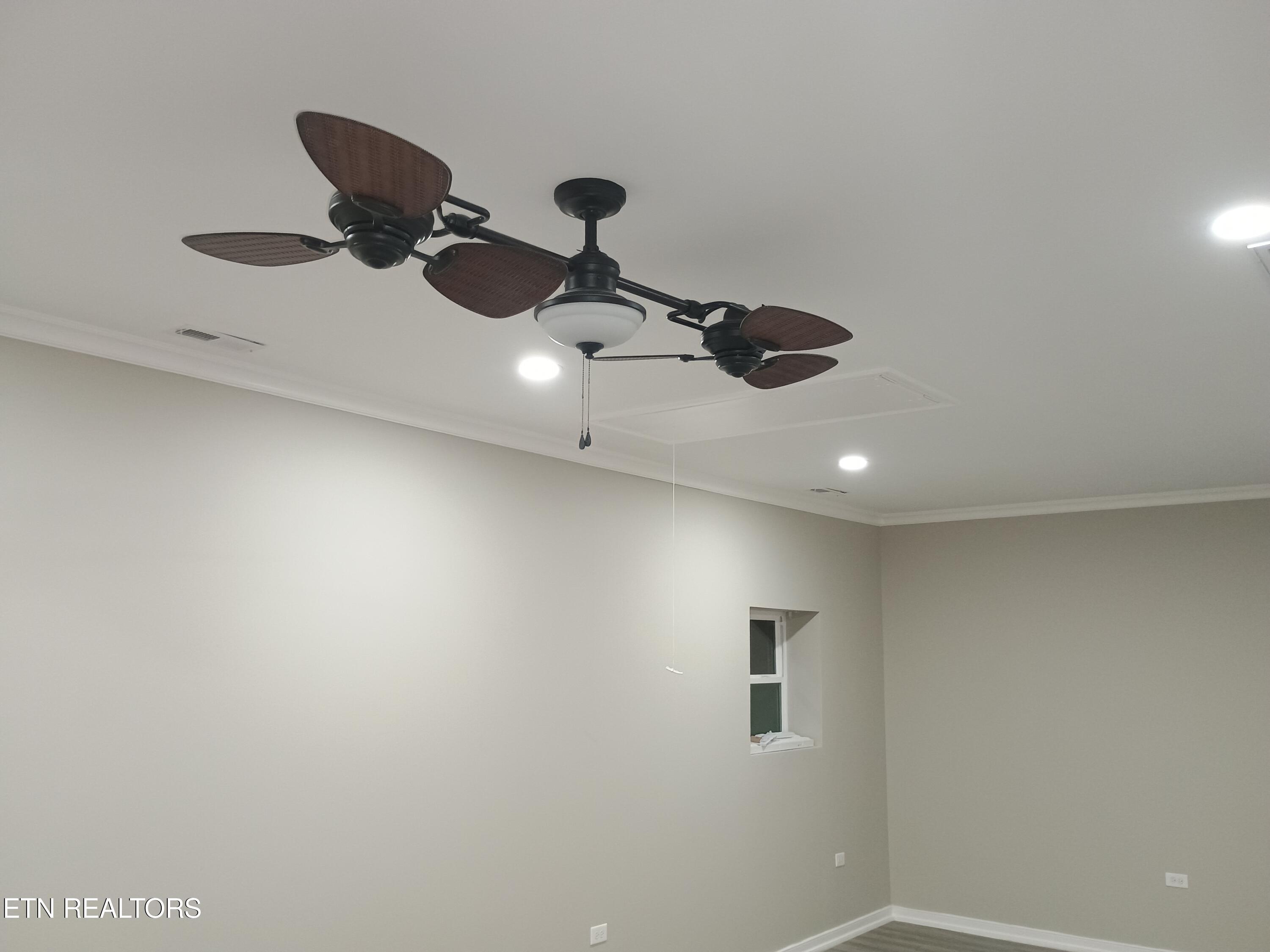 9815 East Brainerd Road Ooltewah, TN 37363 - Photo 23 of 39 Pool Table Fixture