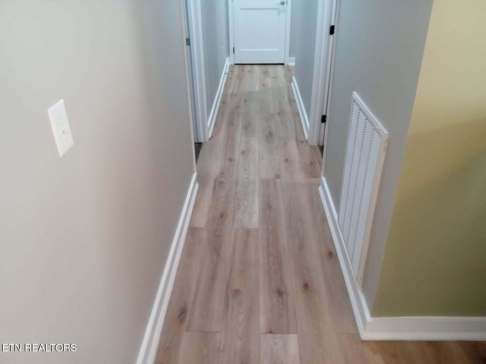 9815 East Brainerd Road Ooltewah, TN 37363 - Photo 32 of 39 Hallway