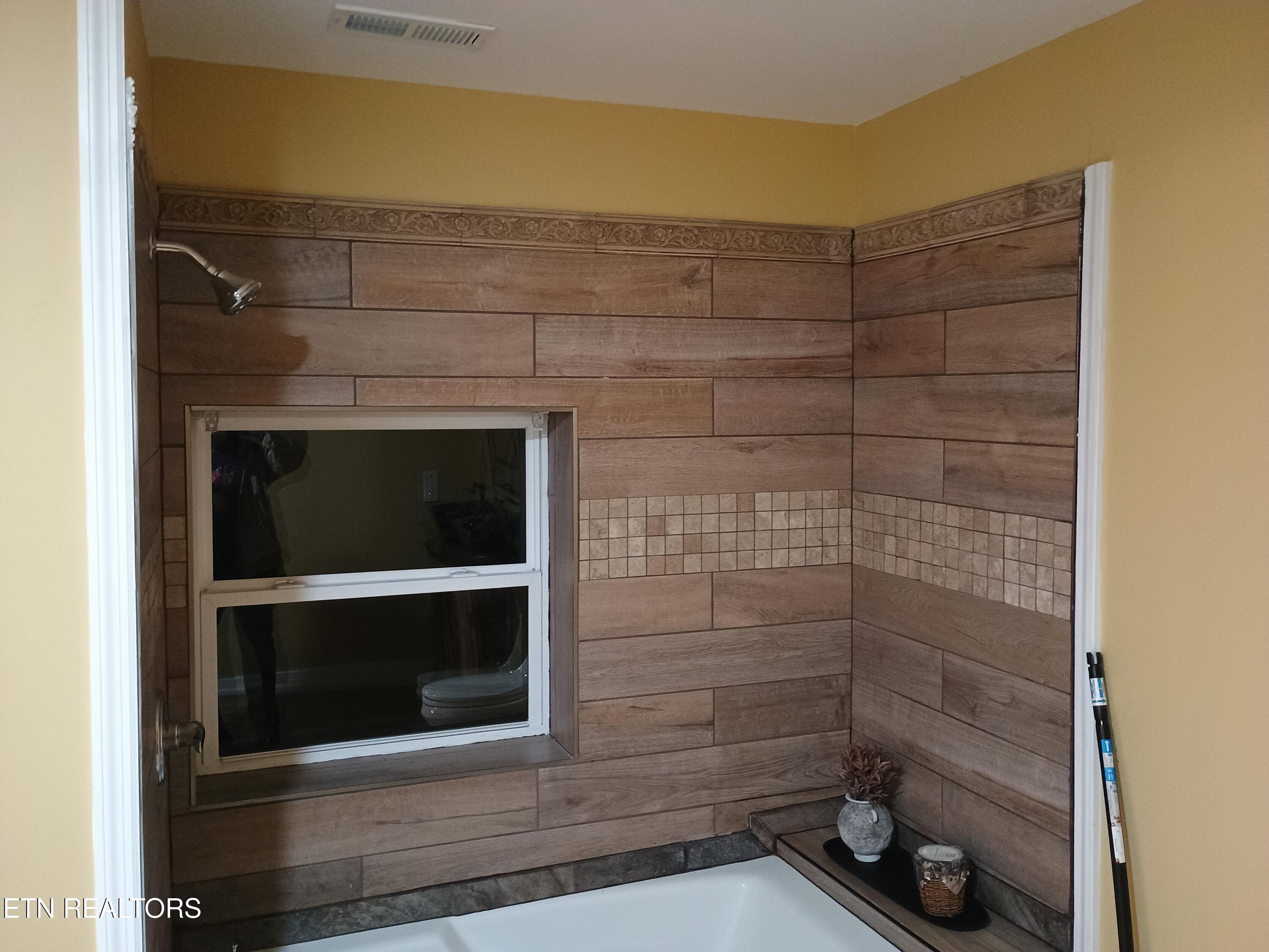 9815 East Brainerd Road Ooltewah, TN 37363 - Photo 4 of 39 Custom Tile