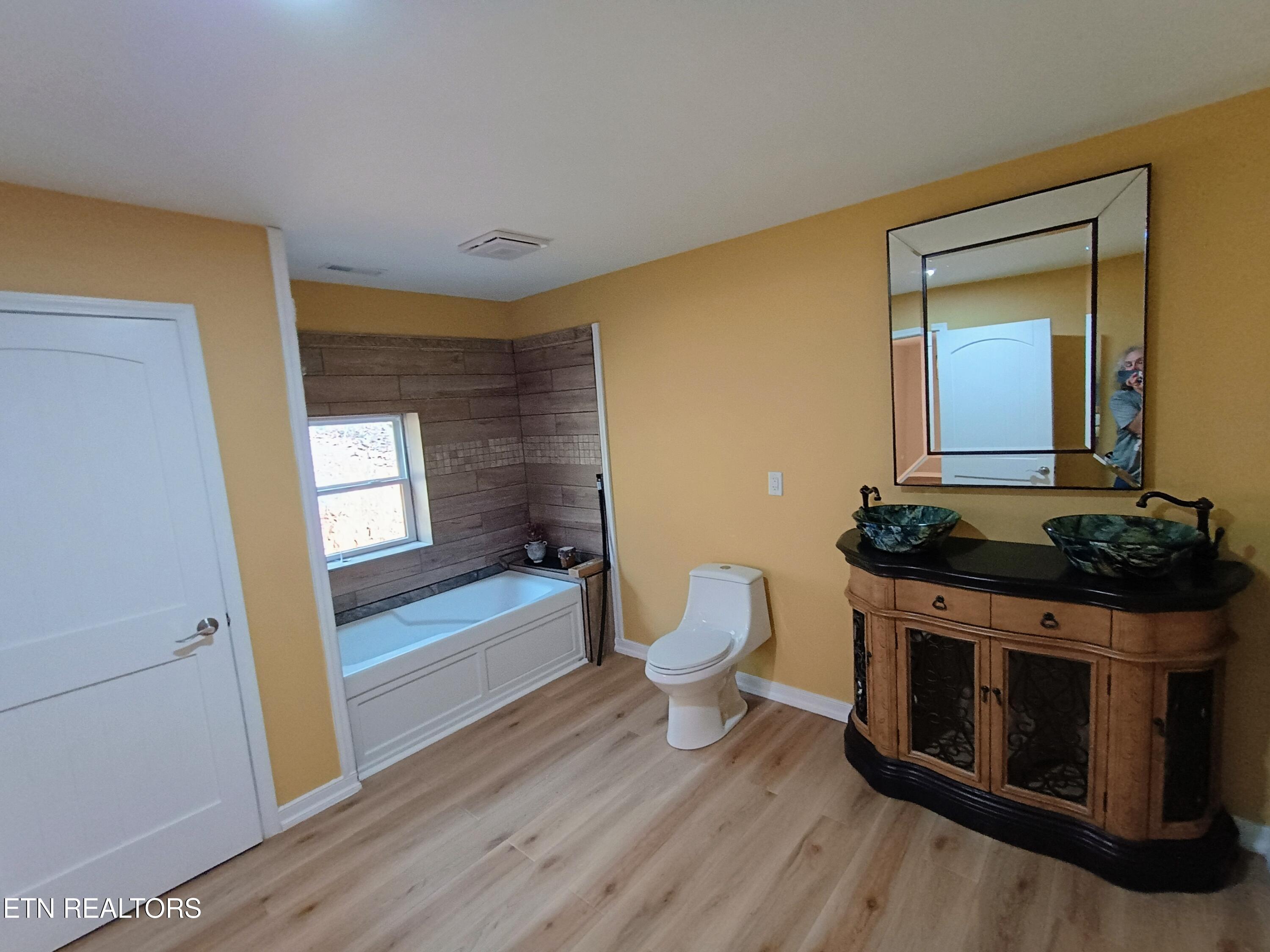 9815 East Brainerd Road Ooltewah, TN 37363 - Photo 5 of 39 Master Bath