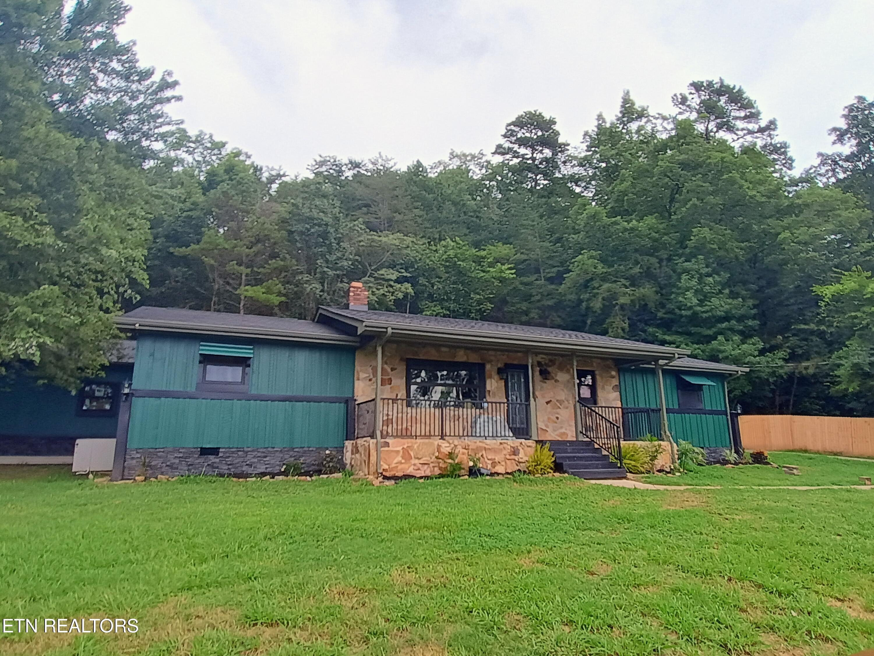 9815 East Brainerd Road Ooltewah, TN 37363 - Photo 7 of 39 Left Front