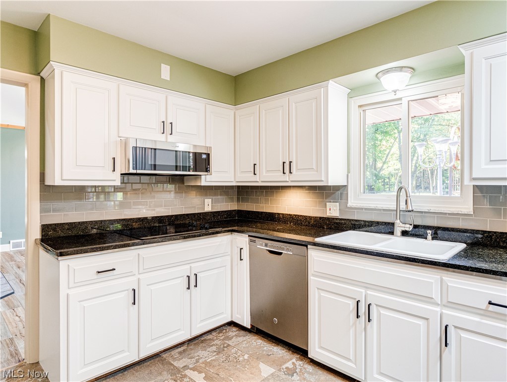 940 North Hametown Road Akron, OH 44333 - Photo 12 of 34 New microwave 2023