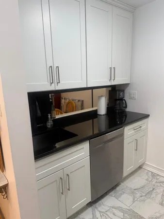 $2,850 | 601 Chestnut Street, Unit A21, Cedarhurst, NY 11516