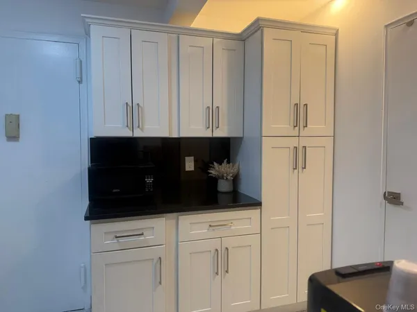 $2,850 | 601 Chestnut Street, Unit A21, Cedarhurst, NY 11516