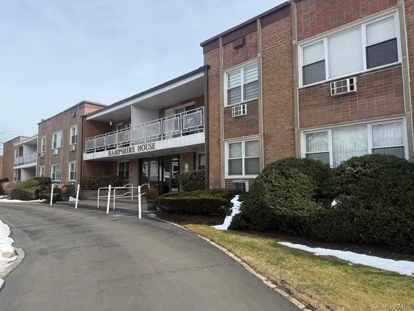 $2,850 | 601 Chestnut Street, Unit A21, Cedarhurst, NY 11516
