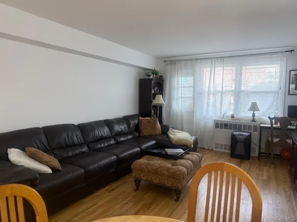 $2,850 | 601 Chestnut Street, Unit A21, Cedarhurst, NY 11516