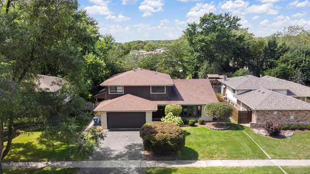 $460,000 | 10562 South 84th Avenue, Palos Hills, IL 60465