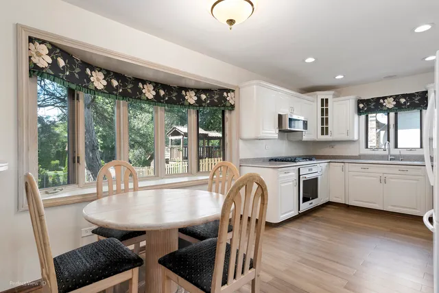 $460,000 | 10562 South 84th Avenue, Palos Hills, IL 60465