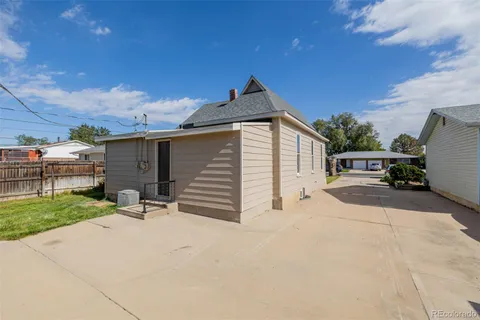 a view of a car park in front of house