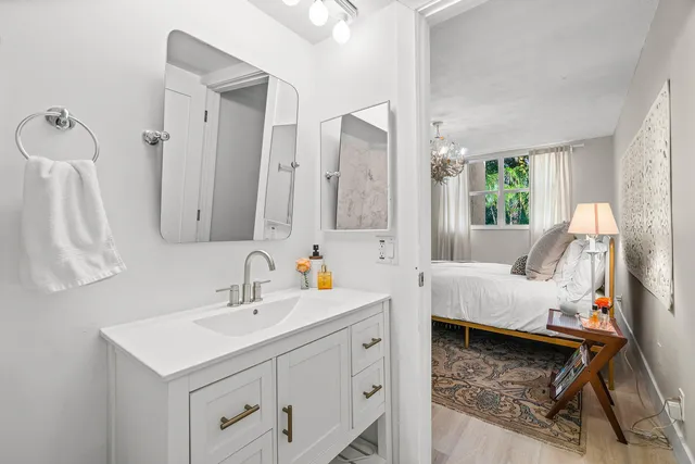 a en suite bathroom with a sink and a mirror